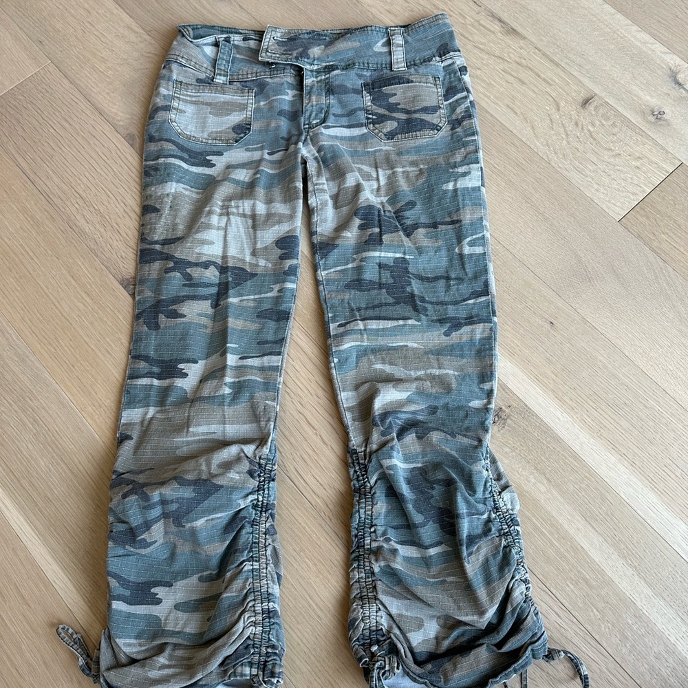 Women’s Camouflage Cargo Pants with Drawstring Hem size Small